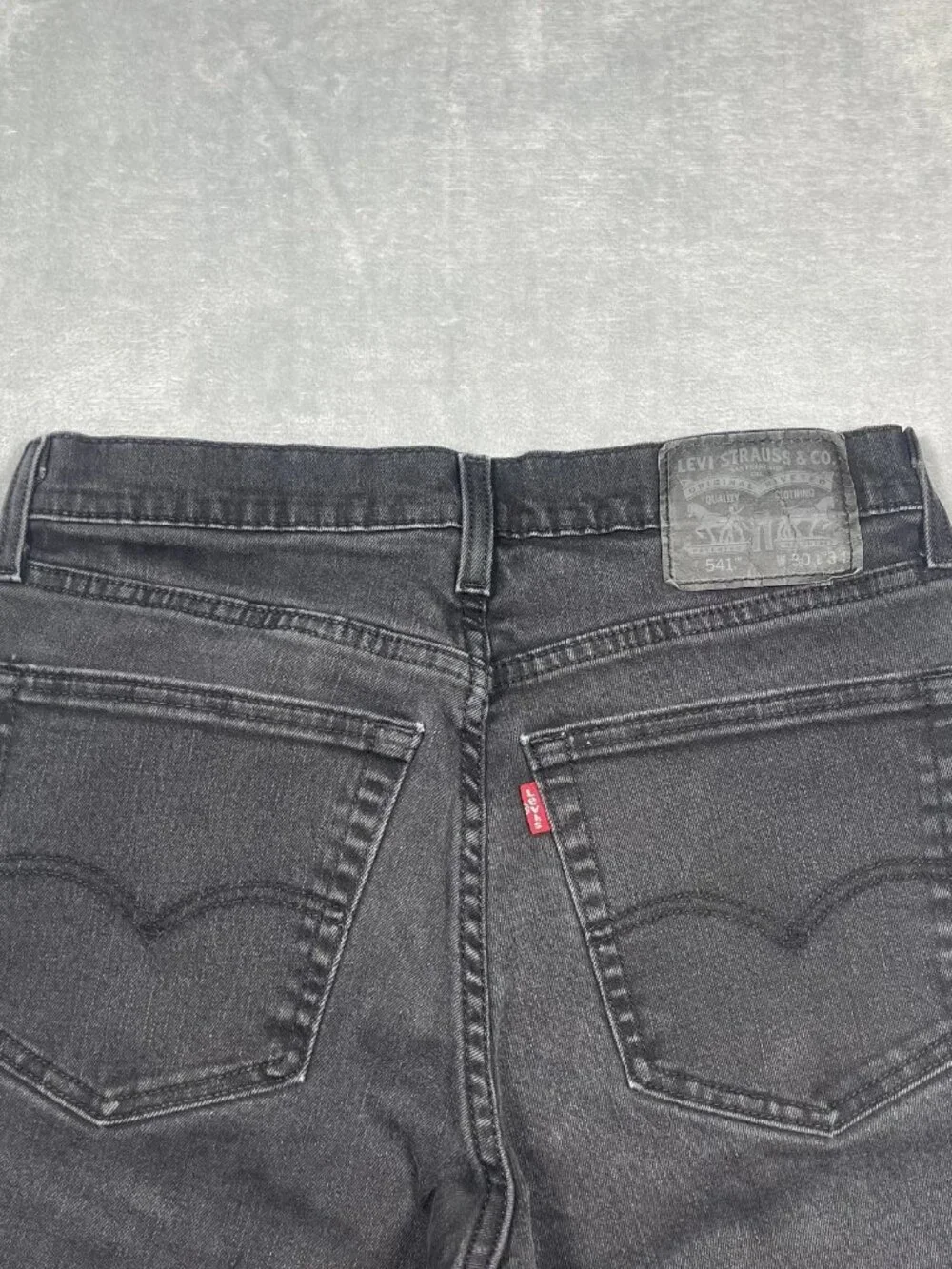 Vintage Levi’s 541 Black Denim Jeans 30x34 Athletic Tapered Men’s Faded 90s Y2K